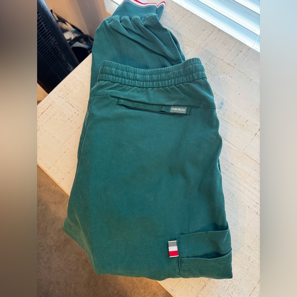 Large men’s hunter green mediclo joggers